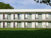 Fassade des Gästehauses mit Balkonen und Komfortzimmern S in Vorchdorf