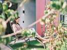 Entspannung auf der Liege im Hotelgarten der Hoftaverne Ziegelböck, Vorchdorf