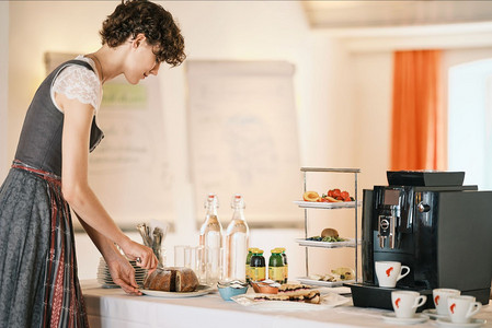 Seminar Pause in der Hoftaverne Ziegelböck mit Pausenbuffet Kaffee Obst und hausgemachtem Gebäck